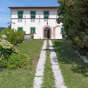 Castel Del Monte , Pescia Italia